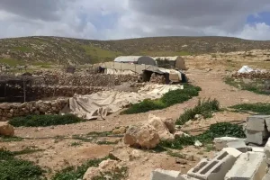 “اقواويس”.. خربة يحاول الاحتلال اقتلاع سكانها لتوسيع المستوطنات