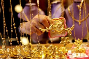 الذهب في فلسطين.. “صديق وقت الضيق”