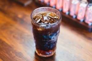 مُحلّي “الإريثريتول” قد يُلحق ضررًا بالأوعية الدموية في الدماغ ويزيد خطر الجلطات