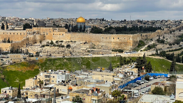 You are currently viewing <a href="https://www.alquds.com/ar/posts/165354">منير قليبو يطلق معرضه الفوتوغرافي “عدسة الذاكرة” على منصة Picfair العالمية</a>