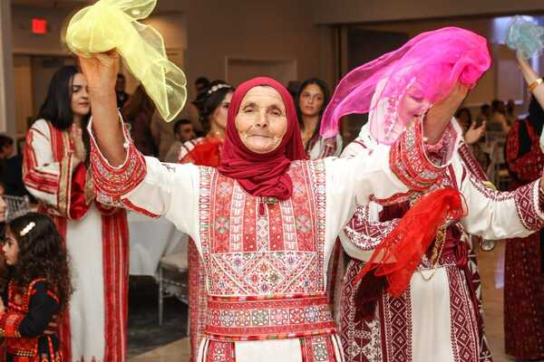You are currently viewing <a href="https://www.alquds.com/ar/posts/166885">الحاجة عريفة.. عندما تصدح الحكايات من جدران البيوت المهجورة</a>