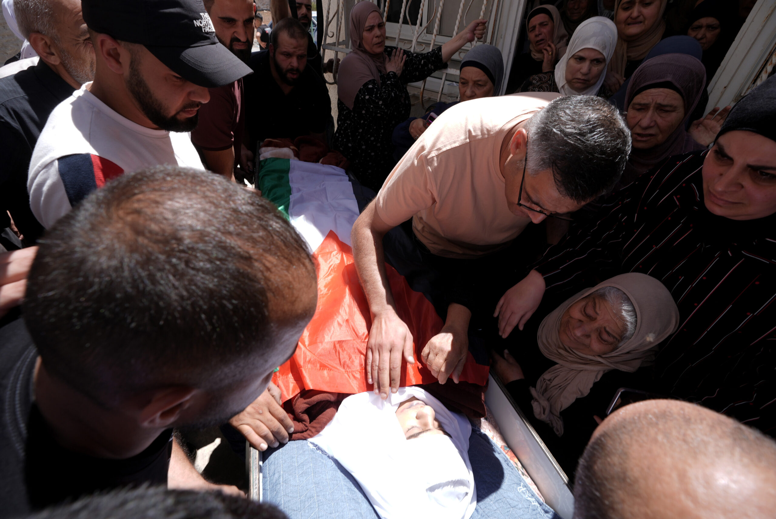 You are currently viewing سيلة الظهر تبكي سندها