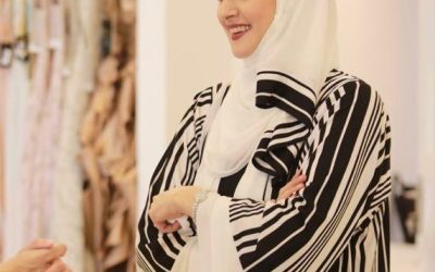 من أبو قش إلى منصات “فوج”.. أماني عطاري تحيك أحلامها بخيوط فلسطينية