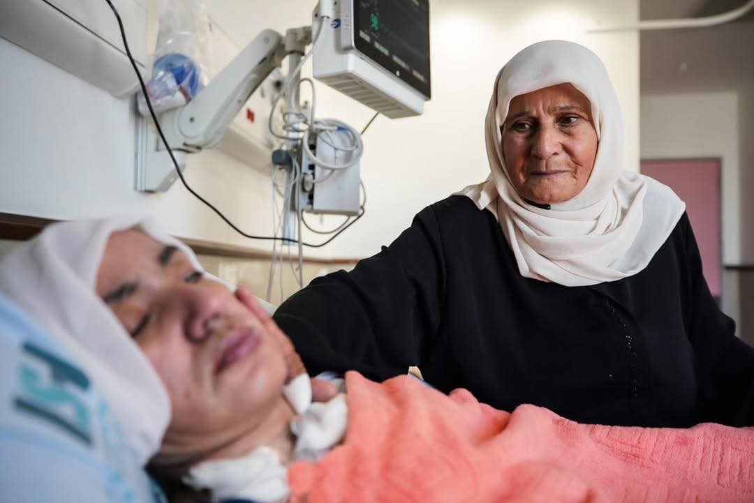 You are currently viewing الجريحة رجاء.. مأساة ممتدة منذ عامين