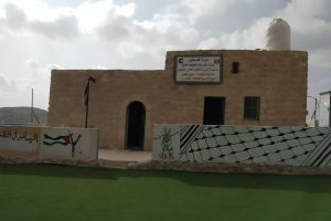 ابزيق.. مدرسة فوق برميل بارود