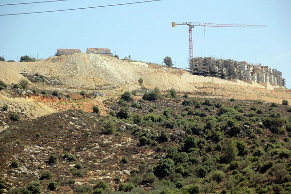 You are currently viewing <a href="https://www.alquds.com/ar/posts/199692">الاحتلال يستولي على 70 دونما في نابلس ويشن حملة مداهمات بالضفة</a>