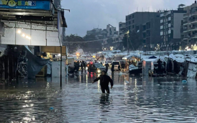 الأمطار الغزيرة تغرق خيام النازحين وتُصيب عدداً منهم في قطاع غزة