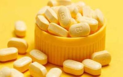 دراسة تكشف دور فيتامين B1 في تنظيم حركة الأمعاء وعلاج الالتهابات