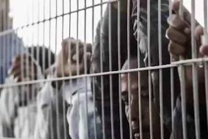 الاحتلال يمعن في التنكيل بالأسرى: حرمان من مواعيد الصيام وتغييب قسري لمظاهر رمضان