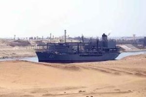 تصعيد عسكري في الخليج: غارات أمريكية تستهدف جزيرة ‘خرج’ الإيرانية وترامب يهدد شريان النفط