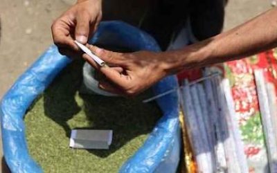 الملوخية بدلاً من التبغ.. حيلة الغزيين لمواجهة الحصار وشح السجائر