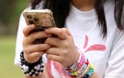 بريطانيا تقيد استخدام المراهقين لمنصات التواصل الاجتماعي ليلاً