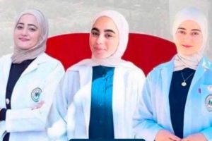 من عكبر النحل إلى كريم طبيعي.. ثلاث طالبات ينسجن أملاً جديدًا لمرضى الإكزيما