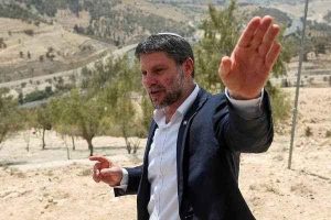 سموتريتش يتباهى بقيادة الاستيطان في منطقة E1 لمنع قيام دولة فلسطينية