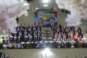دورا تزف 44 عريساً في “عرس جماعي وطني” لمواجهة الأعباء المادية