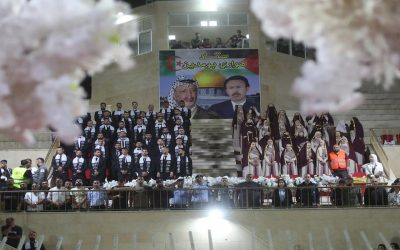 دورا تزف 44 عريساً في “عرس جماعي وطني” لمواجهة الأعباء المادية