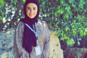 فلسطينية تفوز بجائزة عالمية رغم غيابها عن حفل التتويج