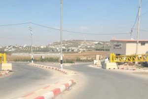 جنين: بوابات وهدم مبنى وبرج عسكري جديد