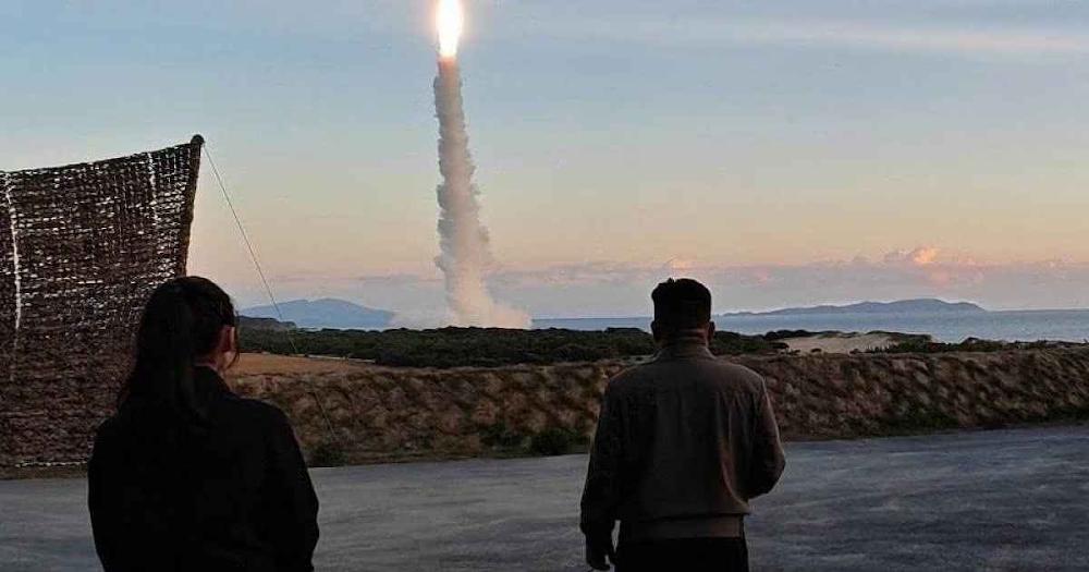 You are currently viewing <a href="https://alquds.com/ar/posts/260378-north-korea-tests-ai-powered-ballistic-missile">كيم جونغ أون يشرف على اختبار صاروخ بالستي مدعوم بالذكاء الاصطناعي</a>