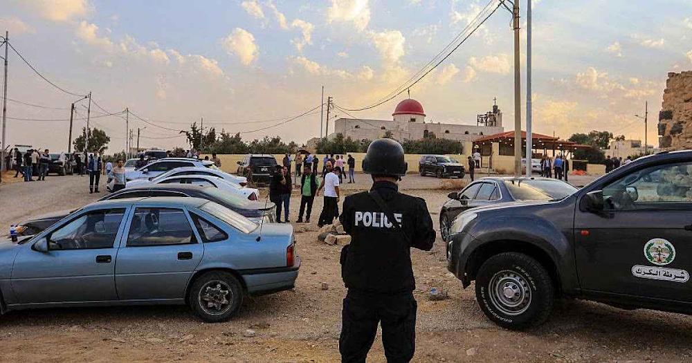 You are currently viewing <a href="https://alquds.com/ar/posts/265395-jordan-security-arrests-karak-attackers">الأمن الأردني يلقي القبض على منفذي هجوم الكرك بعد اشتباك مسلح</a>